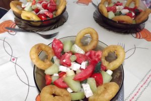 Salata de vara cu branza Milkana si inele de calamar