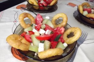 Salata de vara cu branza Milkana si inele de calamar