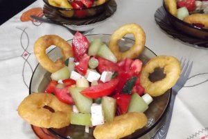 Salata de vara cu branza Milkana si inele de calamar
