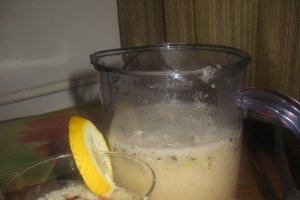 Limonada cu sirop de rodii