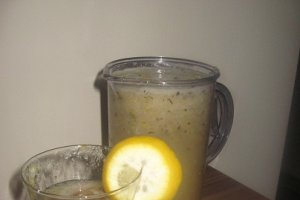 Limonada cu sirop de rodii