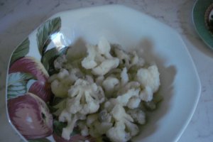 Paste cu salata de conopida si sunca presata