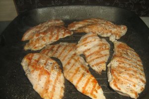 Piept de pui cu vinete la gratar