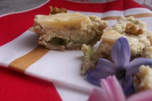 Mini tarte cu nuca de cocos raw