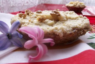 Mini tarte cu nuca de cocos raw