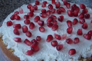 Tort Aniversar Cu Rodie Si Champagne Buttercream