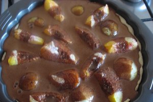 Tarta cu pere , piersici si ciocolata