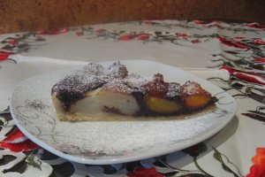 Tarta cu pere , piersici si ciocolata