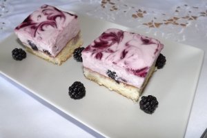 Prajitura cu frisca, mascarpone si mure