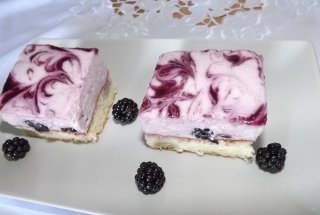 Prajitura cu frisca, mascarpone si mure