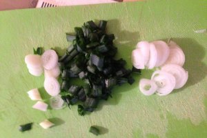 Salata de cartofi cu oua si salata verde