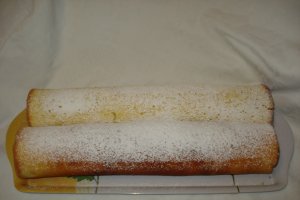 Rulada cu gem de piersici