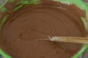Tort cu blat de cacao si crema de vanilie