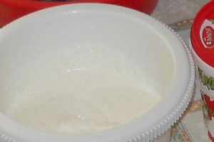 Tort cu blat de cacao si crema de vanilie
