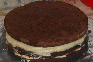 Tort cu blat de cacao si crema de vanilie