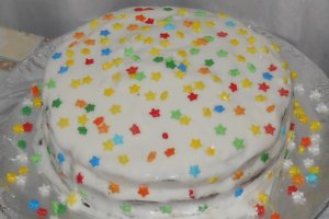 Tort cu blat de cacao si crema de vanilie