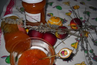 Gem de nectarine cu levantica