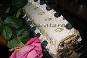 Rulada cu crema de branza si afine