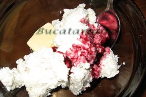 Rulada cu crema de branza si afine