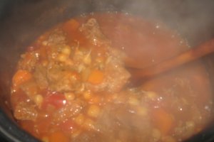 Mancare de naut cu carne de vita