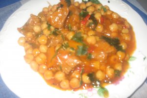 Mancare de naut cu carne de vita