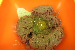 Chiftelute marinate din carne de curcan