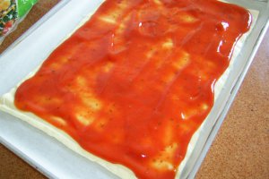 Pizza salami cu porumb