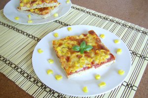 Pizza salami cu porumb