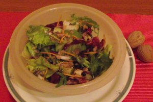 Salata verde cu ton si nuci