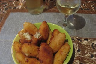 Bulete de branza in stil spaniol
