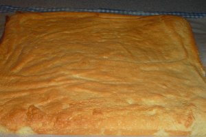 Rulada cu crema de lamaie si zmeura