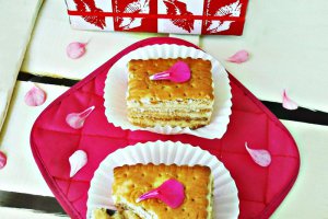 Prajitura cu biscuiti si crema de vanilie