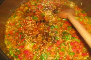 Spaghete din porumb cu sos de legume