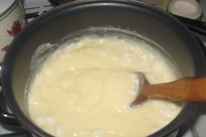 Tort cu crema de vanilie