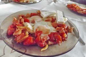 Oua ochiuri cu legume