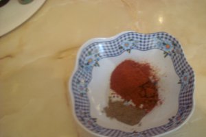 Ardei umpluti cu carne de porc si pulpa de rosii