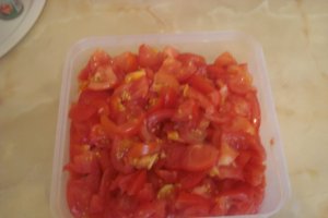 Ardei umpluti cu carne de porc si pulpa de rosii