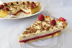 Tarta cu jeleu de zmeura si mascarpone