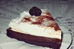 Tarta cu ciocolata si mousse de vanilie