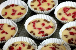 Muffins cu zmeura si ciocolata