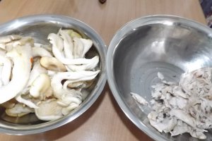Chiftelute cu carne de pui, ciuperci pleurotus si leurda