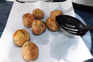Chiftelute cu carne de pui, ciuperci pleurotus si leurda