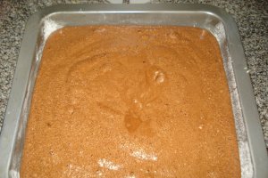 Prajitura ciocolatoasa cu zmeura si frisca