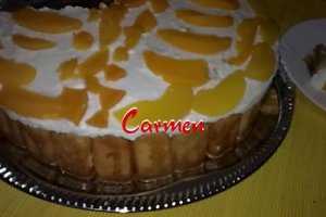 Tort cu crema de iaurt si piersici din compot