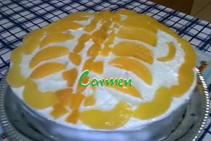 Tort cu crema de iaurt si piersici din compot