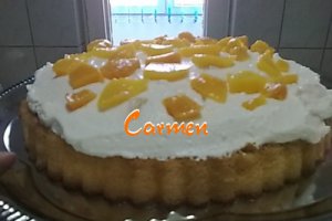 Tort cu crema de iaurt si piersici din compot