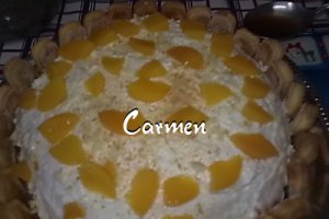 Tort cu crema de iaurt si piersici din compot