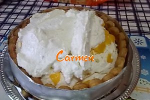 Tort cu crema de iaurt si piersici din compot