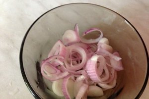 Salata de pui cu fasole pastai si branza