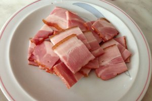 Bacon cu mozzarella si pepene galben